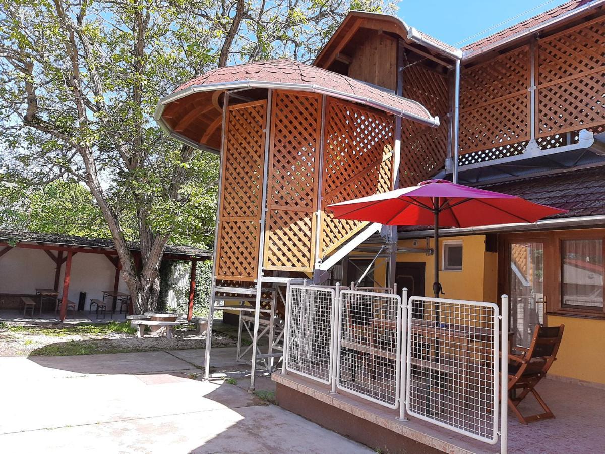 Gyopár Gyöngye Apartmanház Orosháza Exterior foto